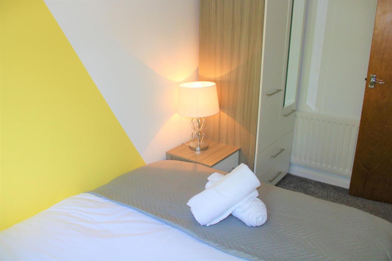 Homely And Budget Friendly 3 Bed House Sleeps 6 Free Parking! Milton Keynes Exterior photo