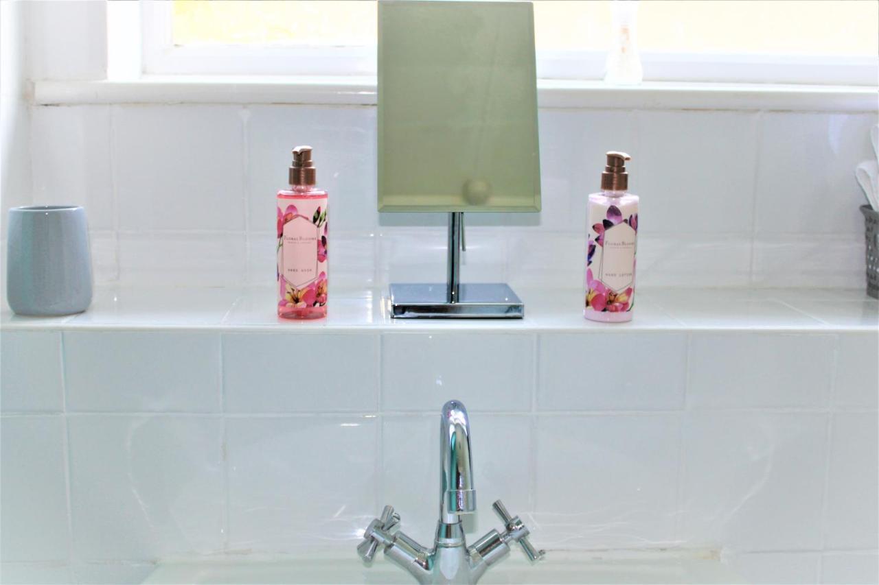 Homely And Budget Friendly 3 Bed House Sleeps 6 Free Parking! Milton Keynes Exterior photo