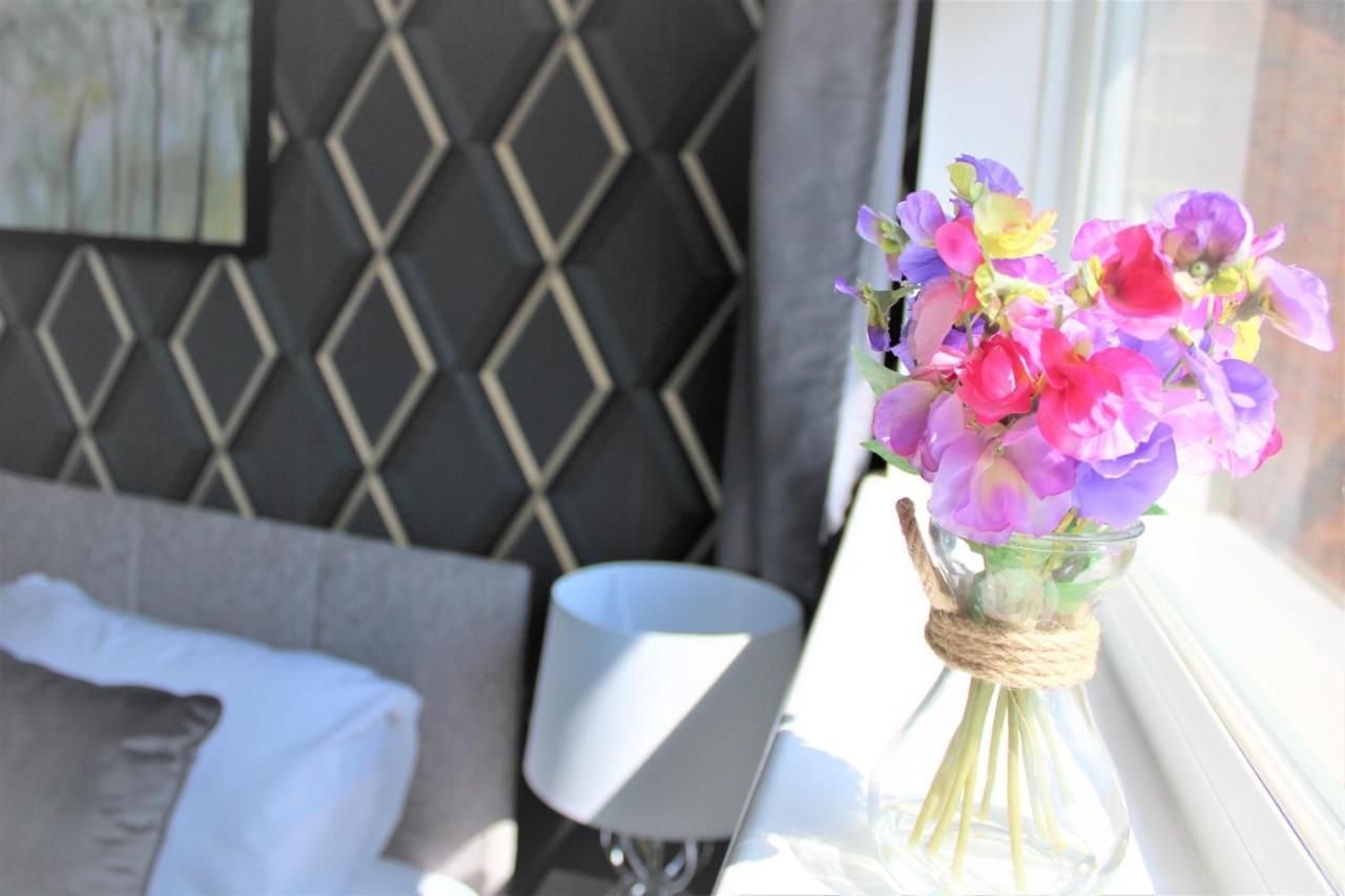 Homely And Budget Friendly 3 Bed House Sleeps 6 Free Parking! Milton Keynes Exterior photo
